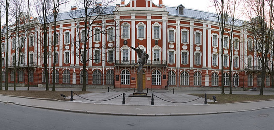 Здание двенадцати коллегий в санкт петербурге