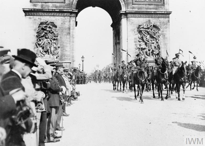 Франция в первой мировой. Парад Победы июль 1919г Париж. Парад Победы в Париже 1919. Париж 1919 год. Парад русских войск в Париже 1871.