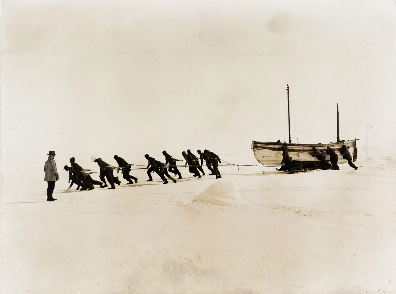 В середине 20 века антарктида для многих. Экспедиция Шеклтона в Антарктиду 1914. Экспедиция Шеклтона в Антарктиду. Ernest Shackleton 1914 Expedition.