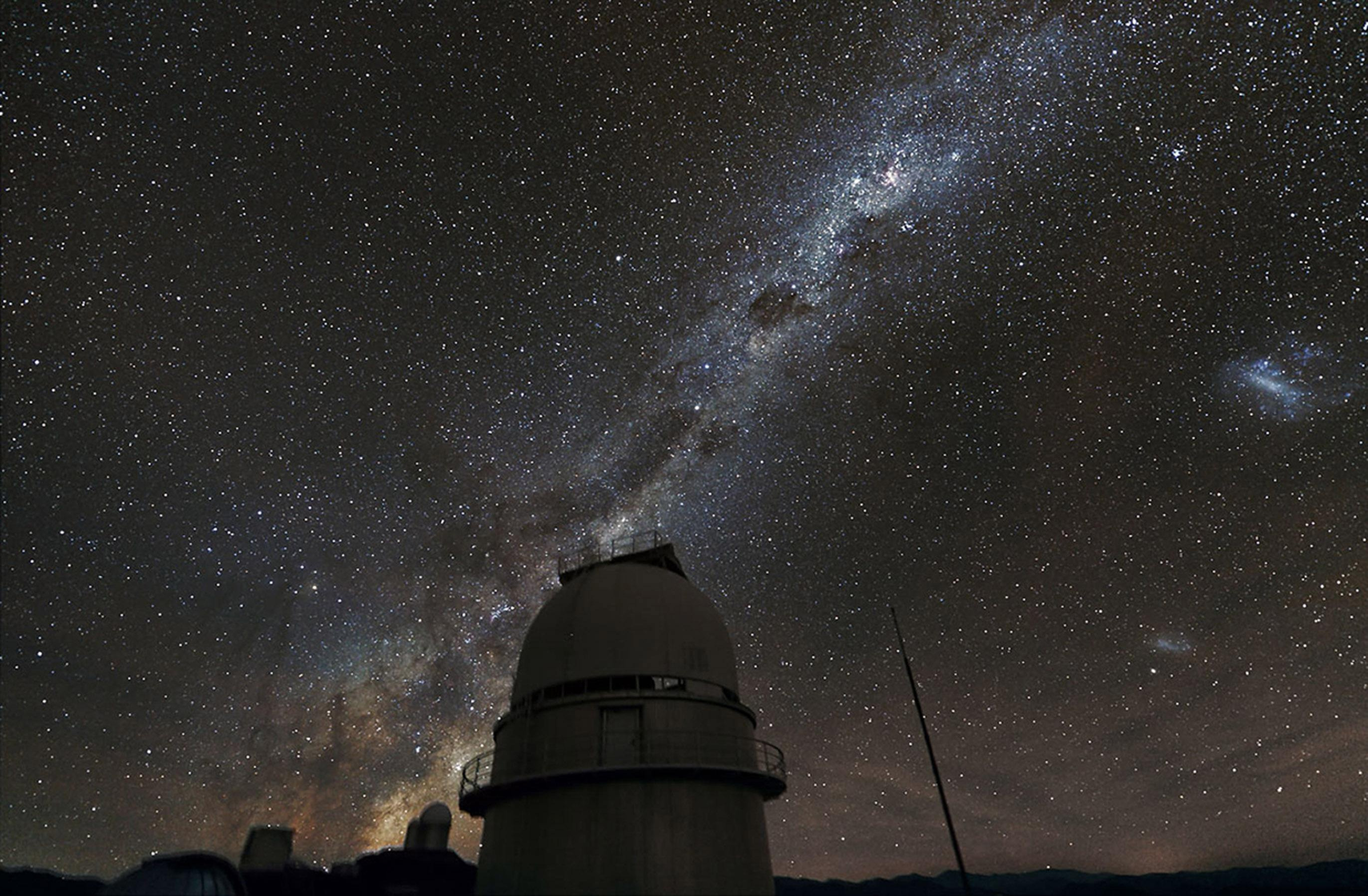 История звездного неба. Обсерватория ла-Силья. Магеллановы облака в телескоп. Обсерватория ла-Силья, Чили. Галактика Млечный путь астрономия.