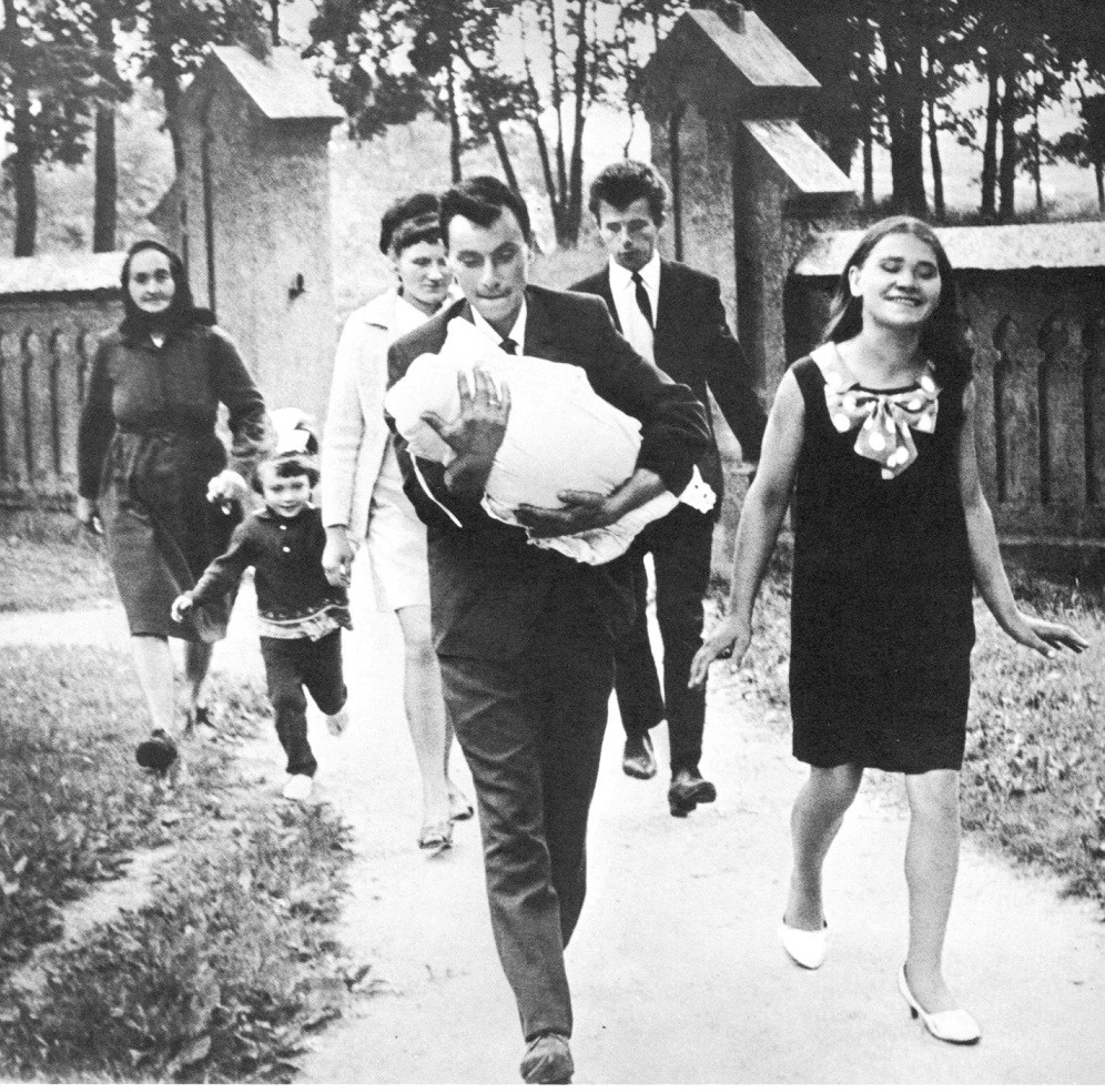 Сами молодую ссср. Советская семья. Семья в Советском Союзе. Семейные советские снимки. Советские родители и дети.