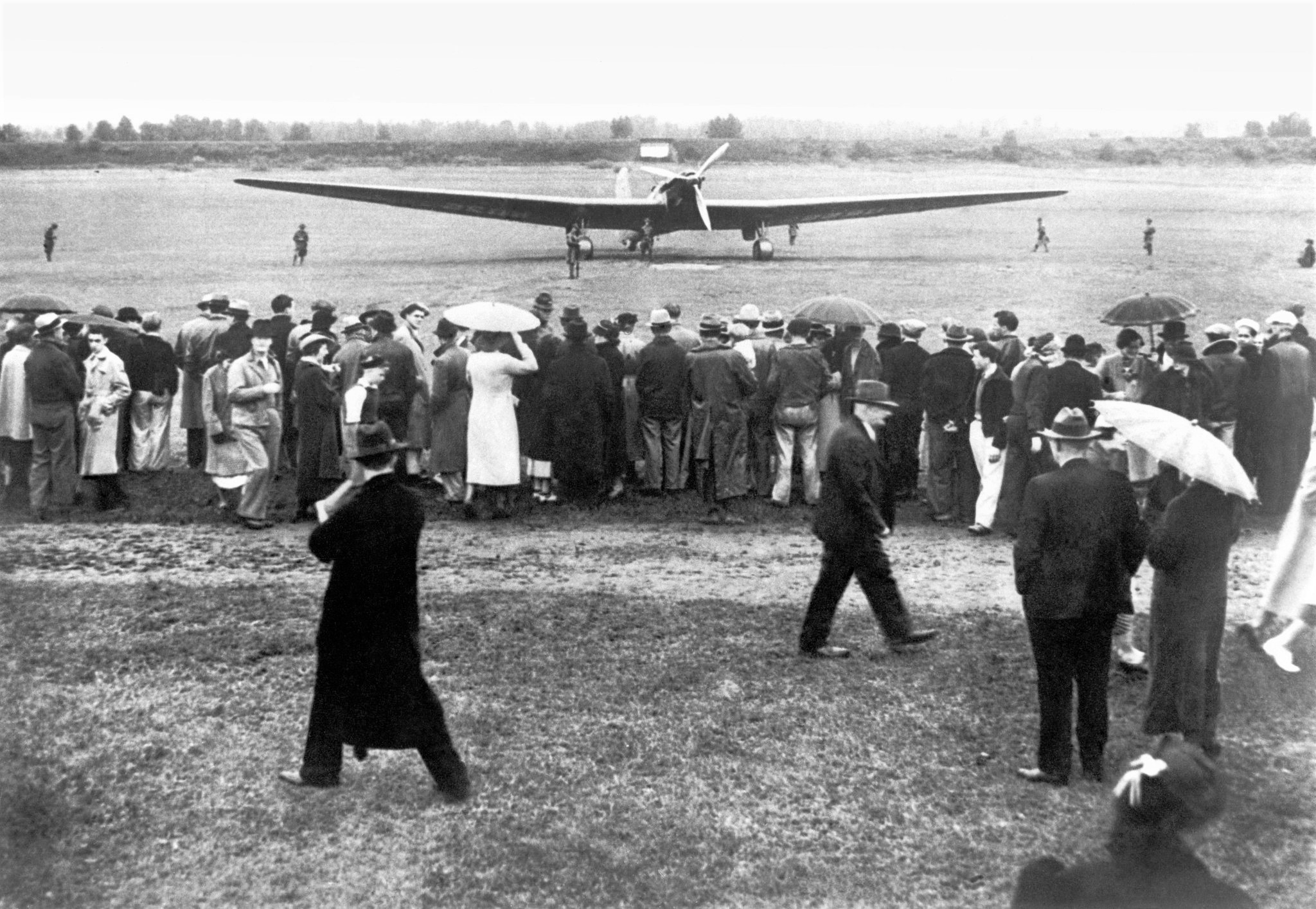 Самолетом лета лет. Перелет через Северный полюс 1937 Чкалова. Валерий Чкалов ант 25. Самолёт ант-25 Валерия Чкалова. Валерий Чкалов перелёт через Северный полюс.