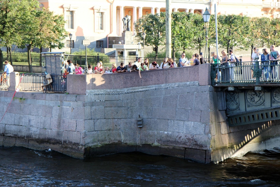 Памятник чижику пыжику в санкт петербурге фото